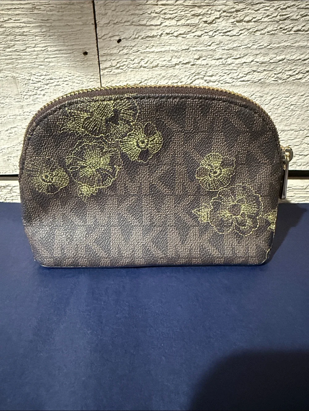 Michael Kors Travel Bag - Picture 2 of 6